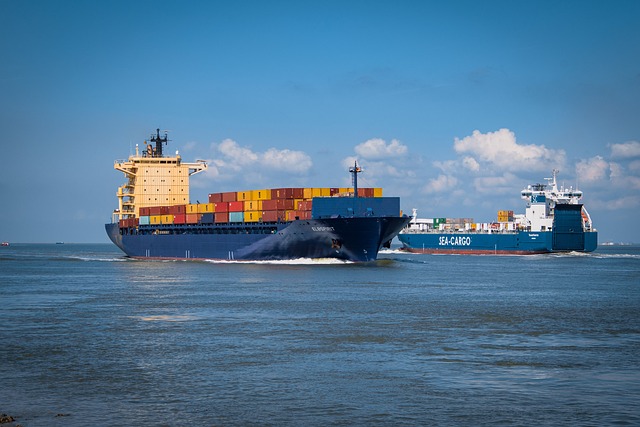 plavba lodi s kontejnery